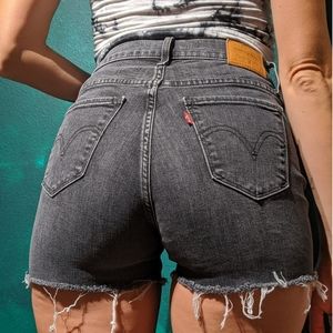 Levi Mid rise shorts.